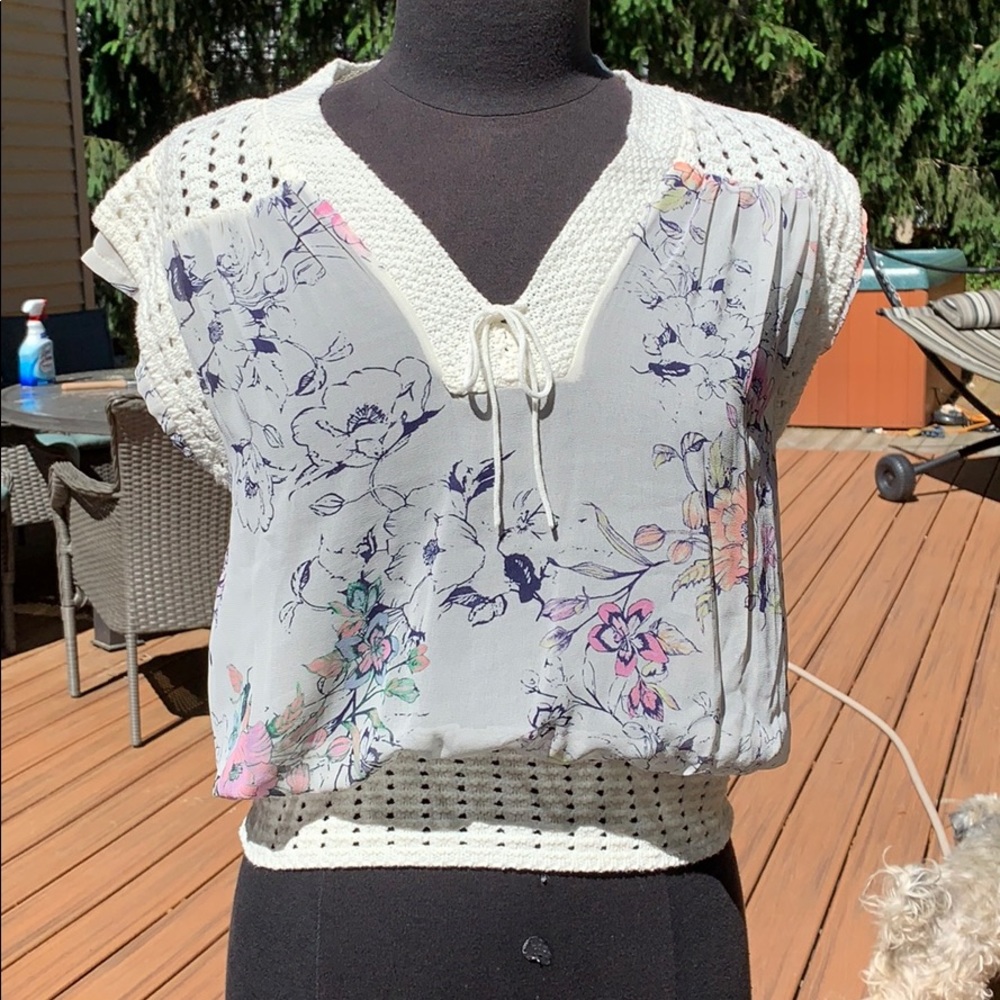 Guess crochet and print lace up top. Size S. NWT